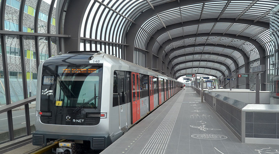Dit is waarom de metro in Amsterdam vaker vastloopt dan je relatie